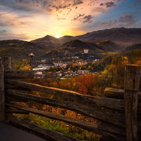 Saddleback Retreat, Game Room, Hot Tub, Wifi, 1089 Free Tickets Each Paid Day, Dollywood And More Sevierville Exterior photo