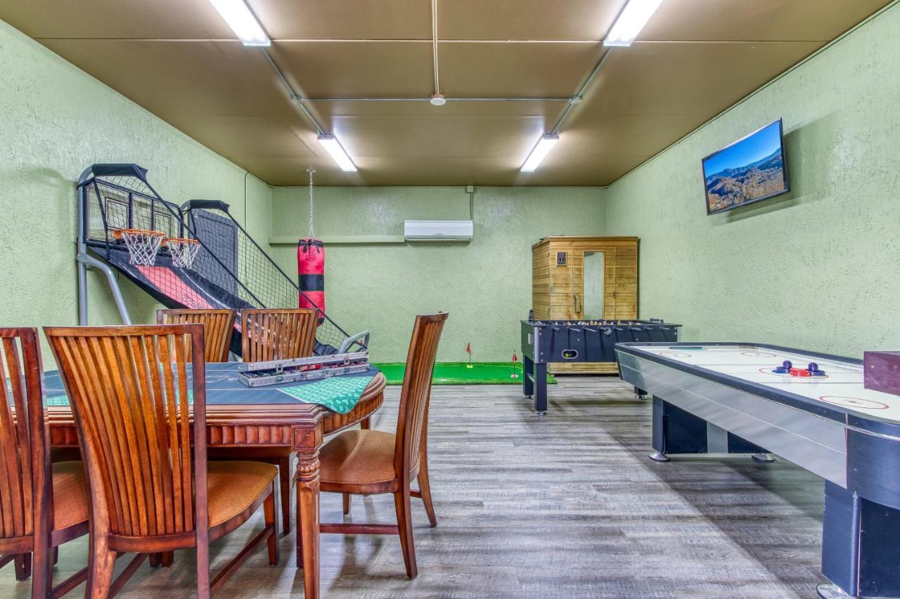 Saddleback Retreat, Game Room, Hot Tub, Wifi, 1089 Free Tickets Each Paid Day, Dollywood And More Sevierville Exterior photo