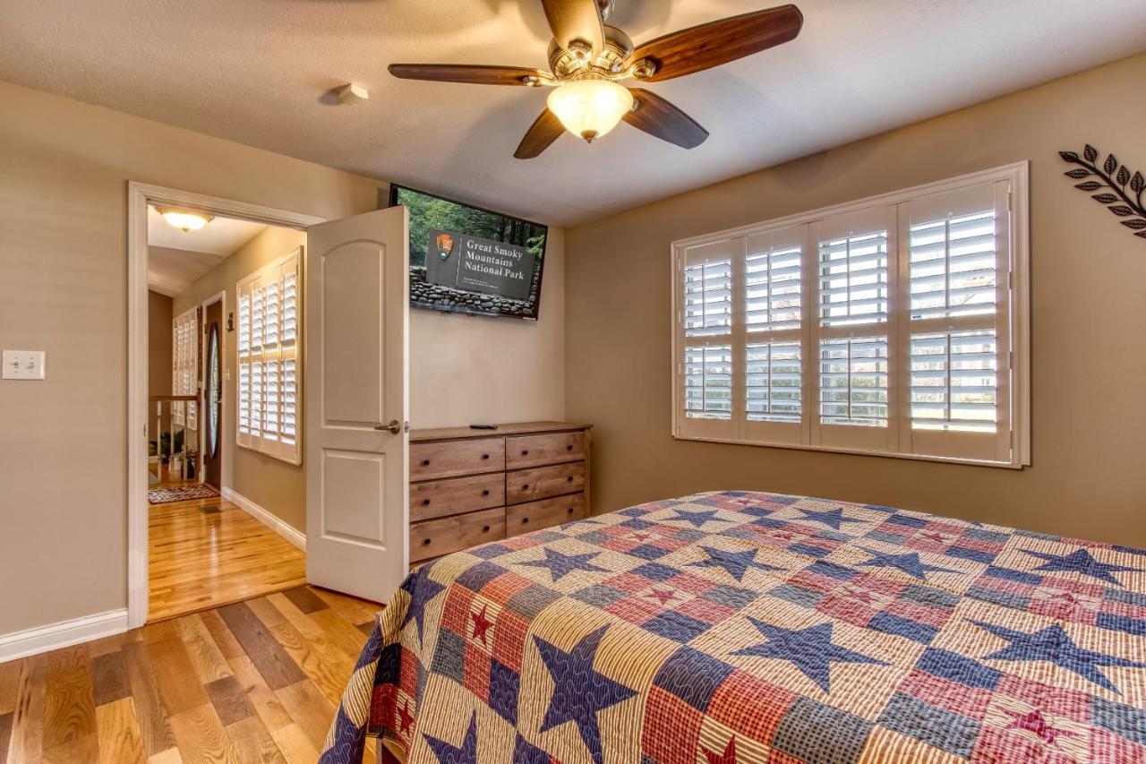 Saddleback Retreat, Game Room, Hot Tub, Wifi, 1089 Free Tickets Each Paid Day, Dollywood And More Sevierville Exterior photo
