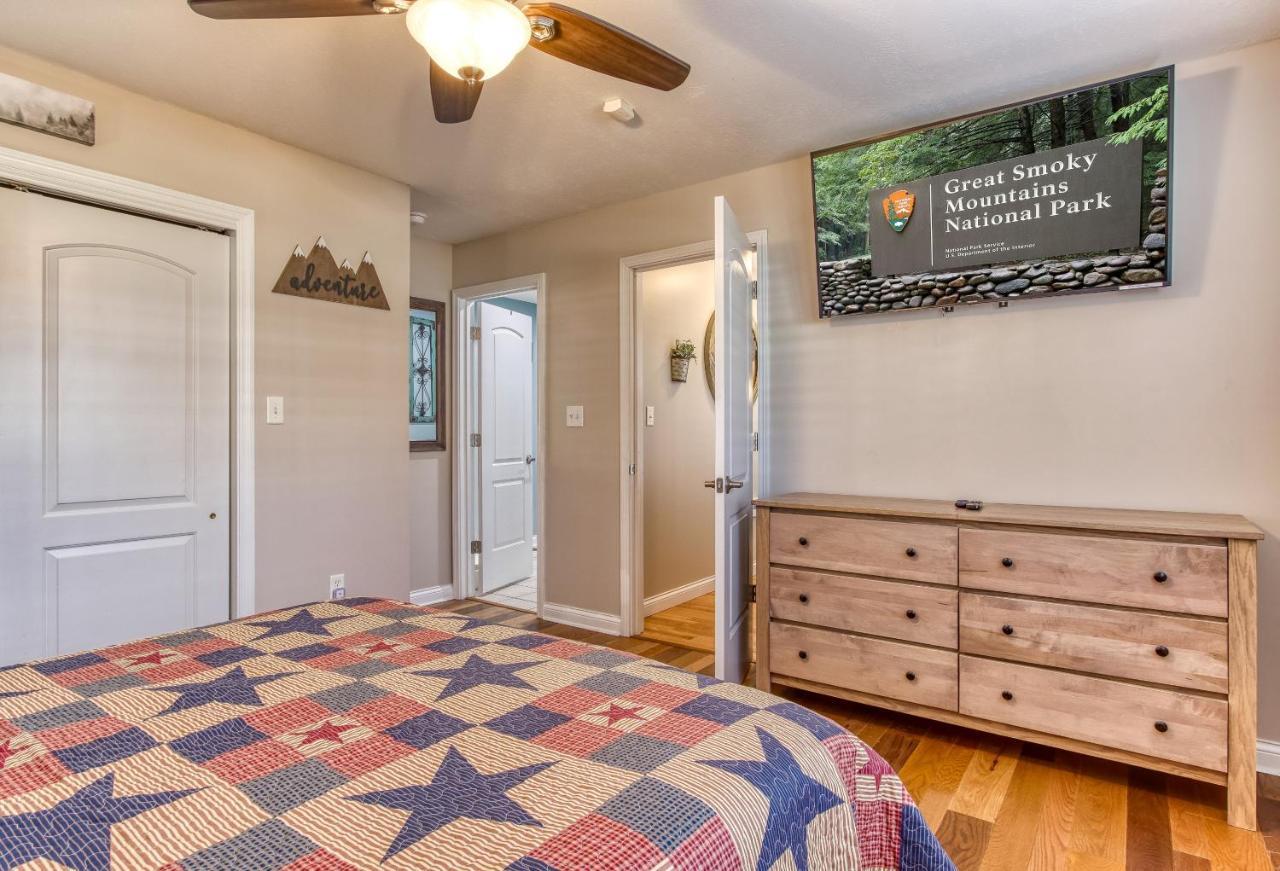 Saddleback Retreat, Game Room, Hot Tub, Wifi, 1089 Free Tickets Each Paid Day, Dollywood And More Sevierville Exterior photo