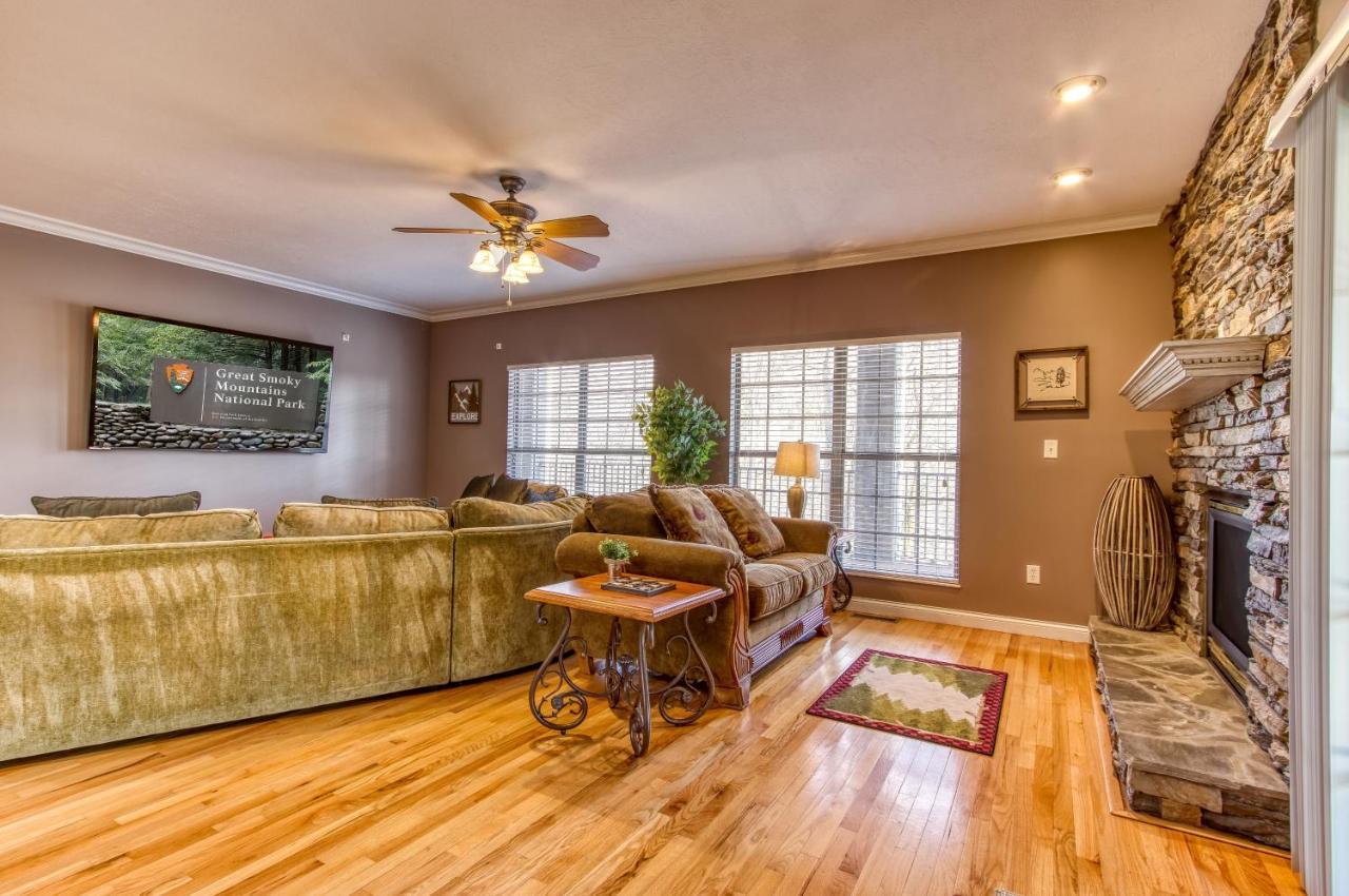 Saddleback Retreat, Game Room, Hot Tub, Wifi, 1089 Free Tickets Each Paid Day, Dollywood And More Sevierville Exterior photo