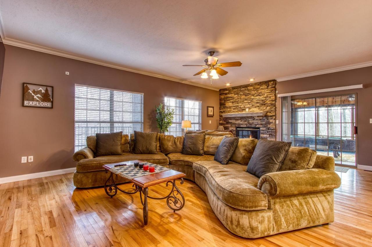 Saddleback Retreat, Game Room, Hot Tub, Wifi, 1089 Free Tickets Each Paid Day, Dollywood And More Sevierville Exterior photo