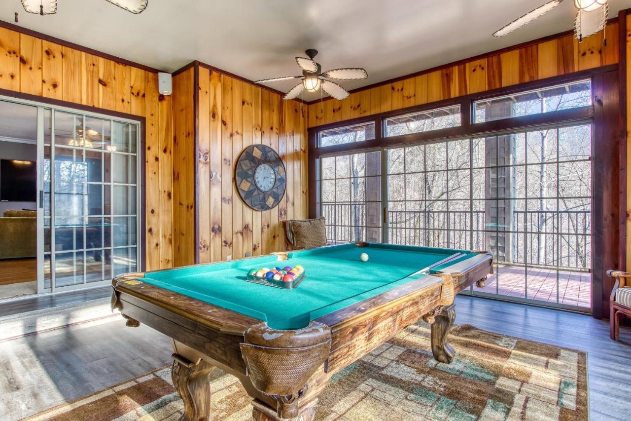 Saddleback Retreat, Game Room, Hot Tub, Wifi, 1089 Free Tickets Each Paid Day, Dollywood And More Sevierville Exterior photo