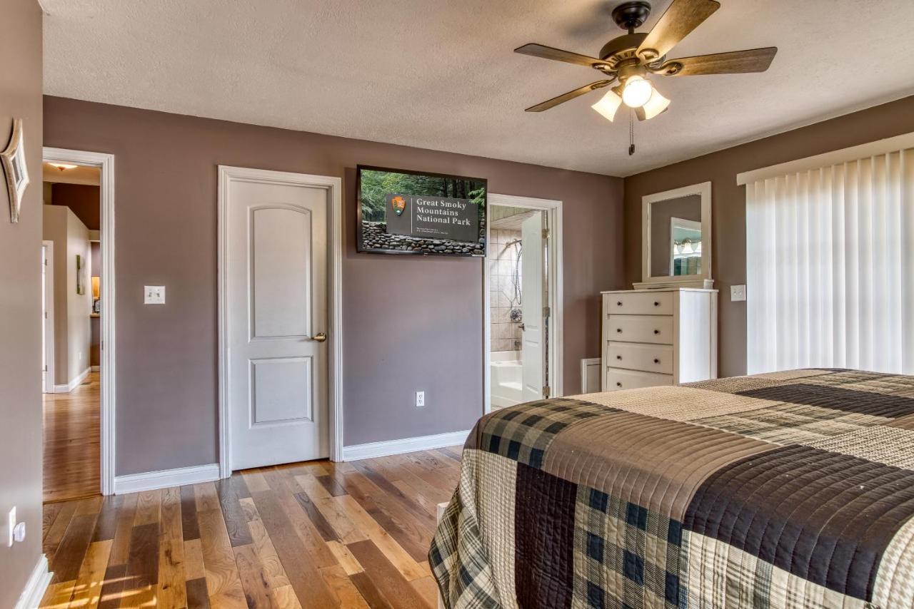 Saddleback Retreat, Game Room, Hot Tub, Wifi, 1089 Free Tickets Each Paid Day, Dollywood And More Sevierville Exterior photo