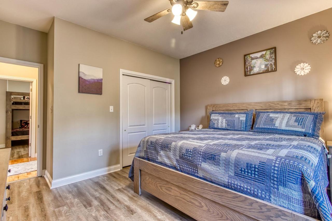 Saddleback Retreat, Game Room, Hot Tub, Wifi, 1089 Free Tickets Each Paid Day, Dollywood And More Sevierville Exterior photo