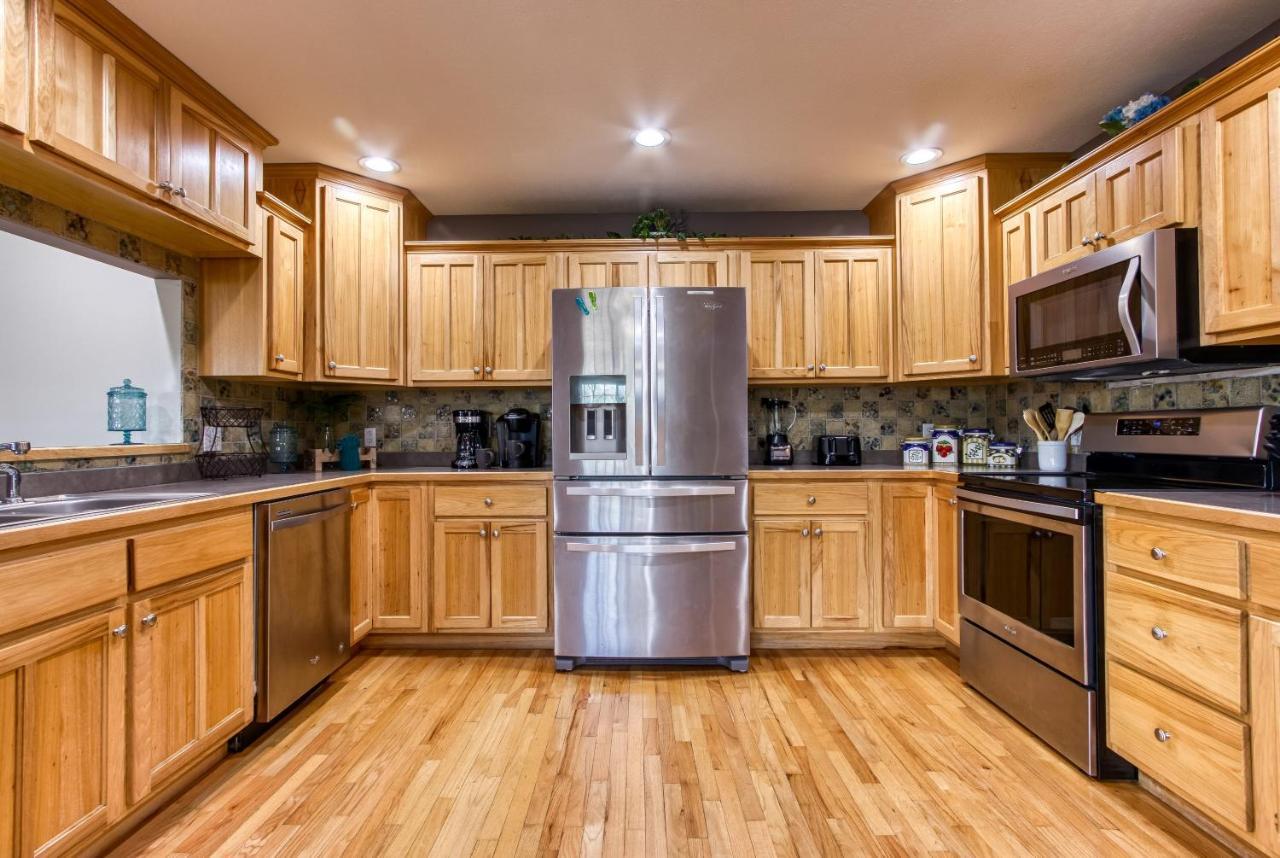 Saddleback Retreat, Game Room, Hot Tub, Wifi, 1089 Free Tickets Each Paid Day, Dollywood And More Sevierville Exterior photo