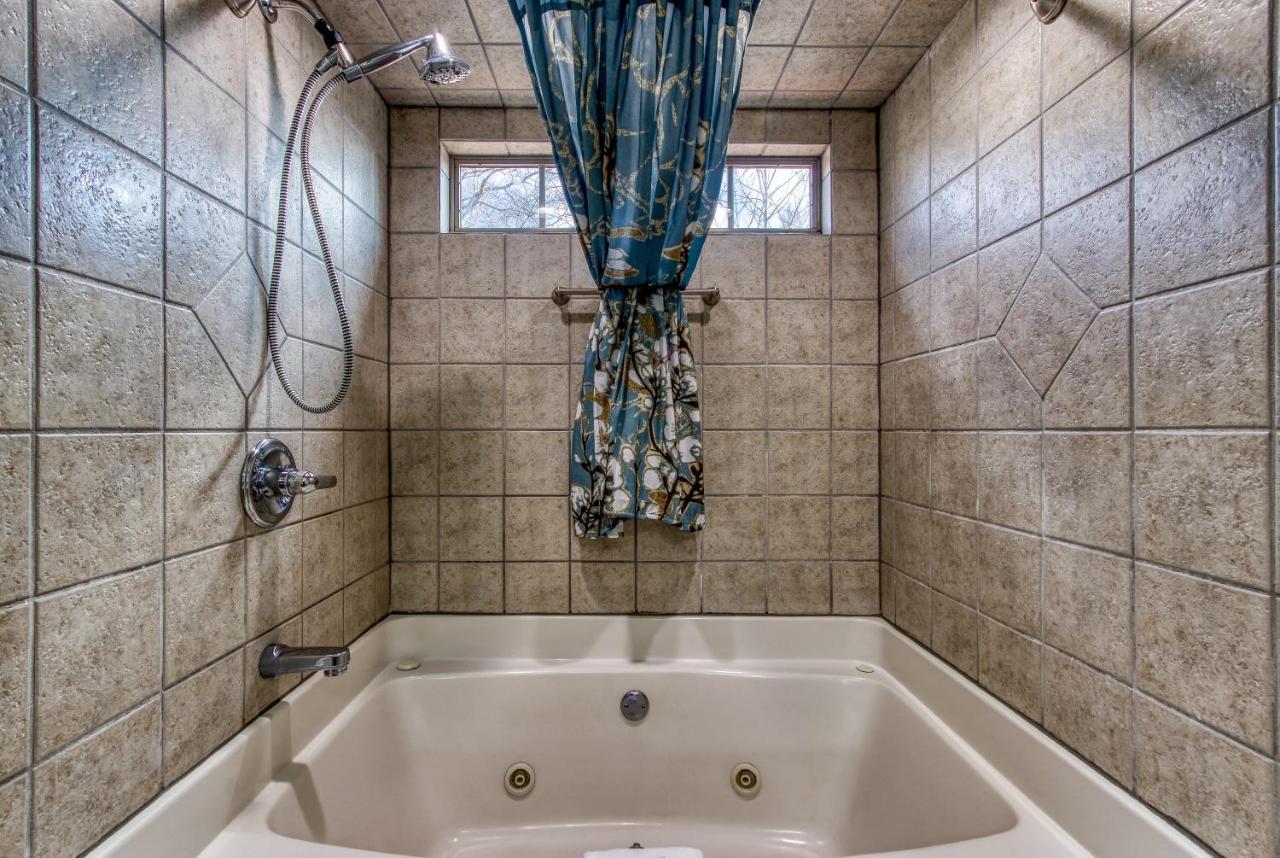 Saddleback Retreat, Game Room, Hot Tub, Wifi, 1089 Free Tickets Each Paid Day, Dollywood And More Sevierville Exterior photo