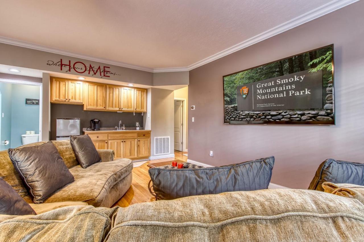 Saddleback Retreat, Game Room, Hot Tub, Wifi, 1089 Free Tickets Each Paid Day, Dollywood And More Sevierville Exterior photo