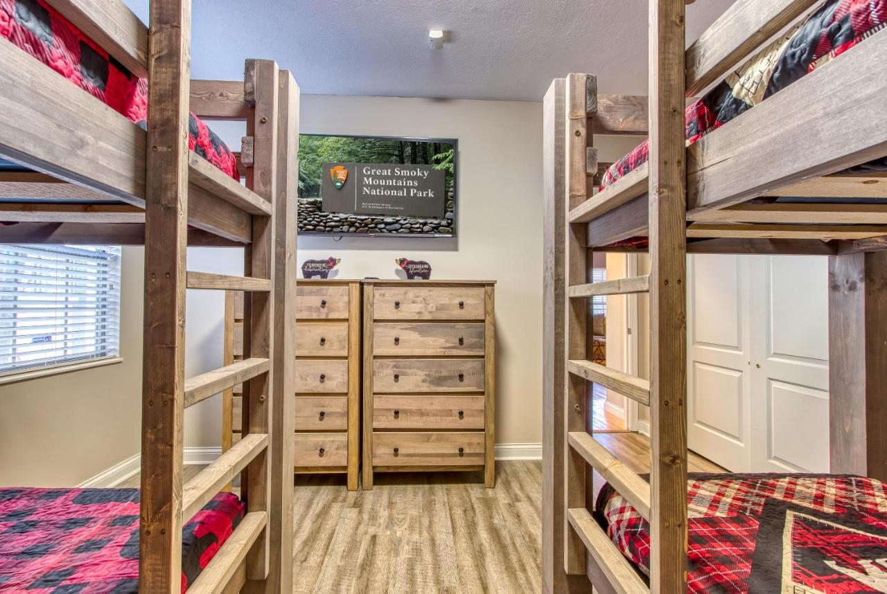 Saddleback Retreat, Game Room, Hot Tub, Wifi, 1089 Free Tickets Each Paid Day, Dollywood And More Sevierville Exterior photo