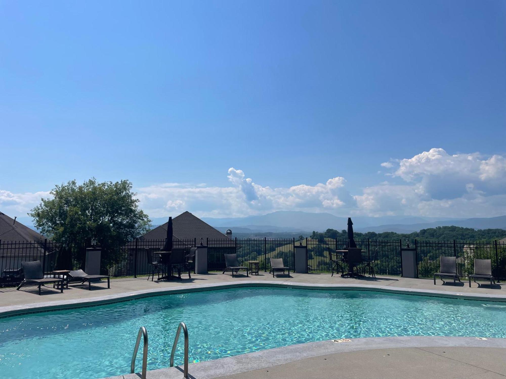 Saddleback Retreat, Game Room, Hot Tub, Wifi, 1089 Free Tickets Each Paid Day, Dollywood And More Sevierville Exterior photo
