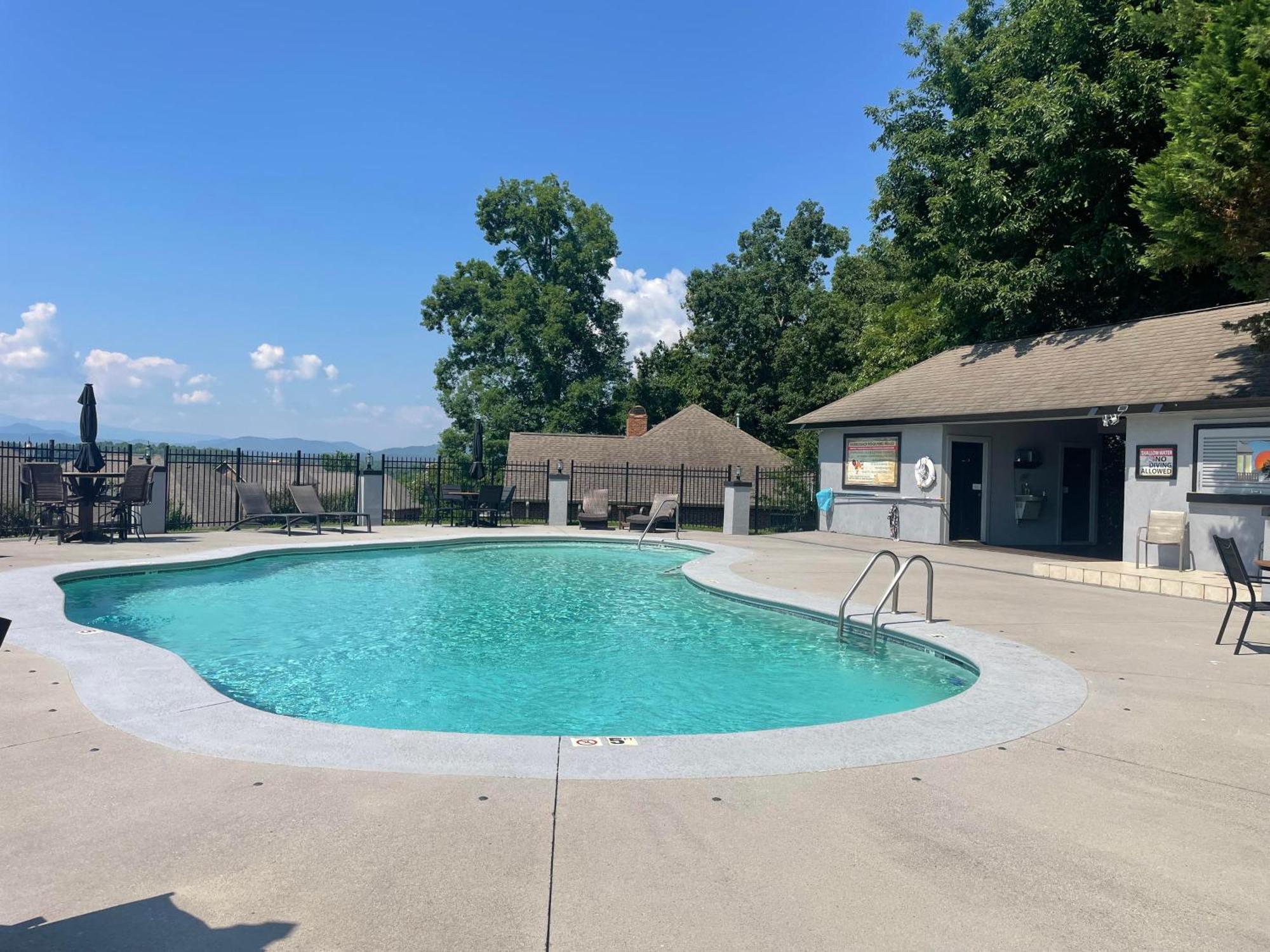 Saddleback Retreat, Game Room, Hot Tub, Wifi, 1089 Free Tickets Each Paid Day, Dollywood And More Sevierville Exterior photo