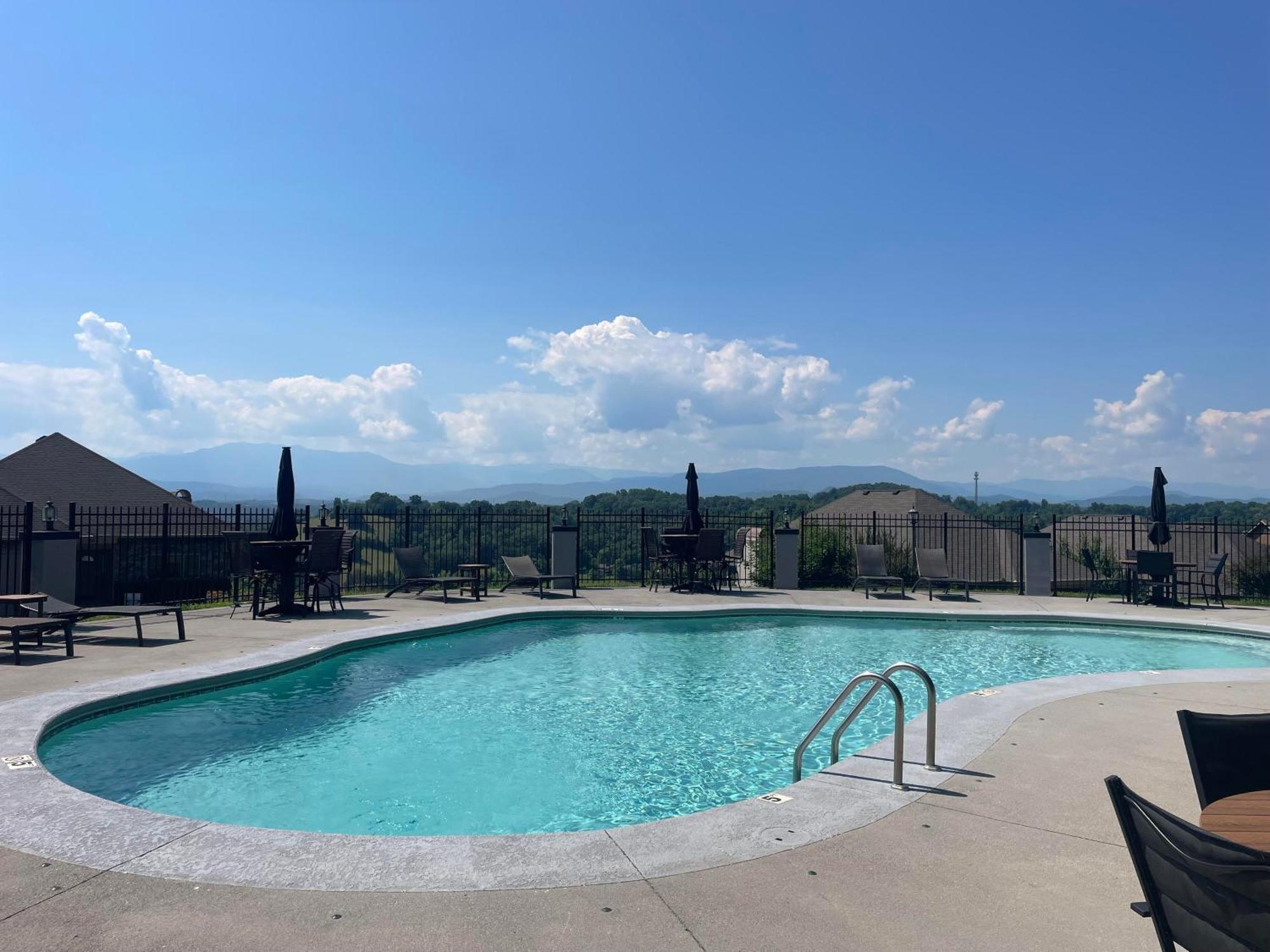 Saddleback Retreat, Game Room, Hot Tub, Wifi, 1089 Free Tickets Each Paid Day, Dollywood And More Sevierville Exterior photo